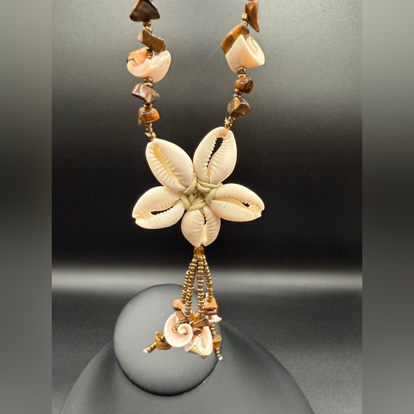 Vintage Shell and Bead Necklace in Brown and Cream - Picture 11 of 17
